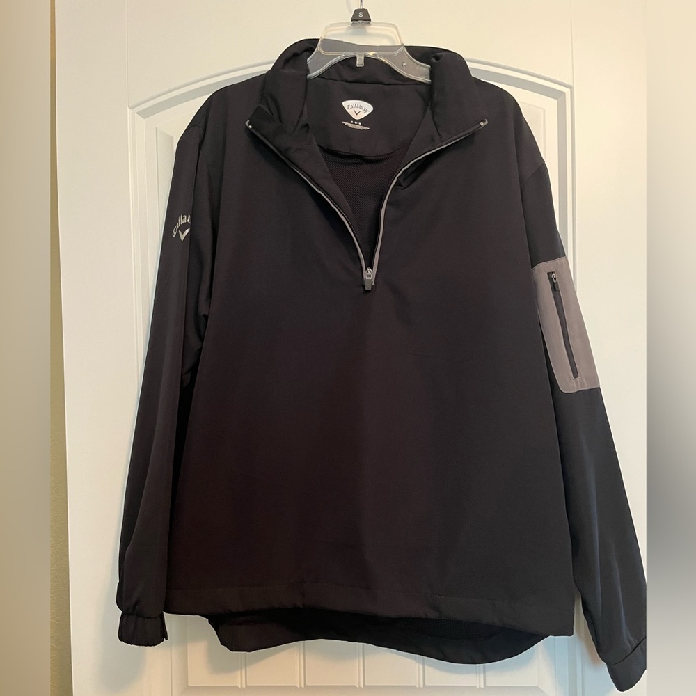 Men’s Callaway 1/2 Zip Golf Pullover in Navy Blue w/Gray Accents- Size Medium.